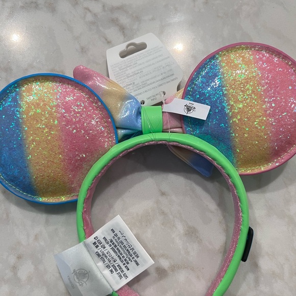 NWT- Eats Minnie Mouse Ears - Picture 2 of 3